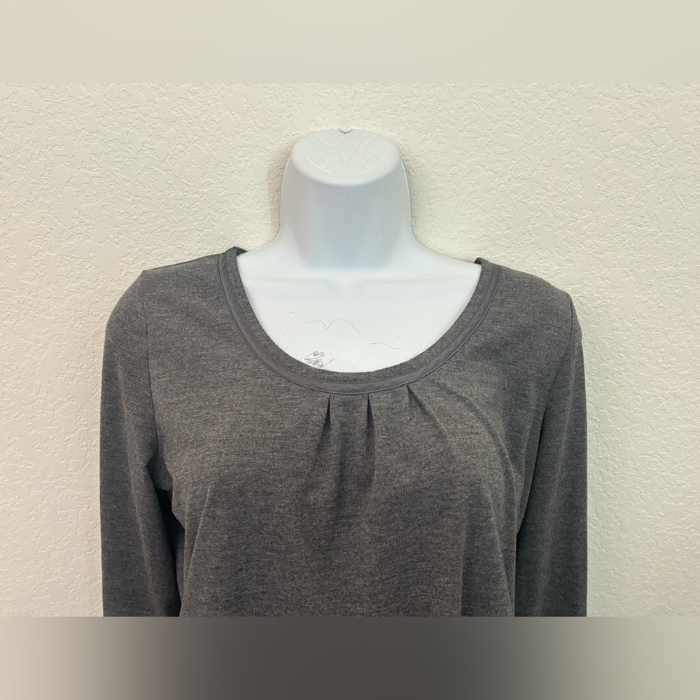 Gilligan & O’Malley Gray Long Sleeve Soft Blouse size S Pleated Pullover Top - Picture 2 of 7